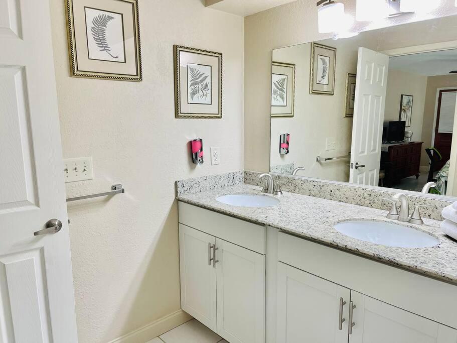 Heated Saltwater Pool Home Minutes To Beach Englewood Exterior photo